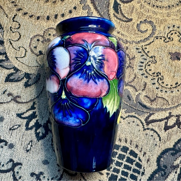 🔥Hosts Pick🔥Signed Moorcroft blue Pansy Vase - Picture 5 of 12